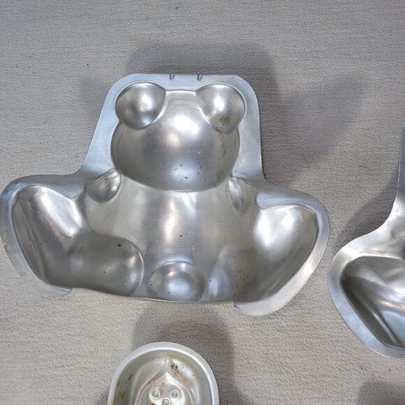 Vtg Wilton Cake Pans Lot Retro Baking Home Bear Doll Antique Vehicle Train Retro - Picture 12 of 14